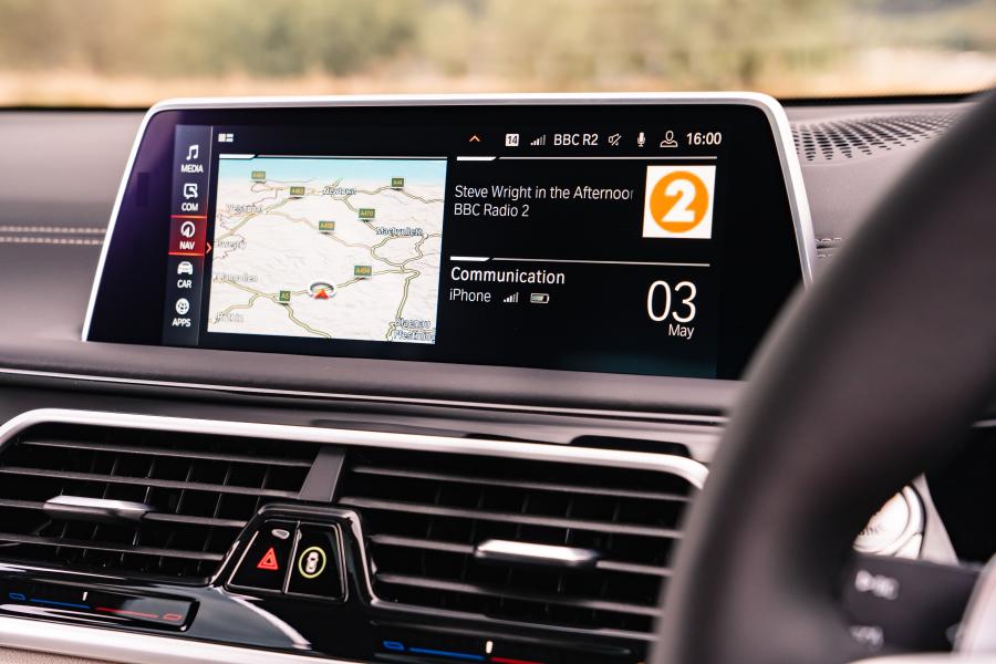 Детали интерьера BMW 750i xDrive M Sport (G11) 2019 года  (UK) (фото 13 из 34)